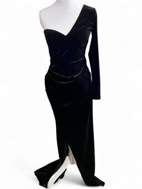 Windsor One-Shoulder Black Velvet Gown